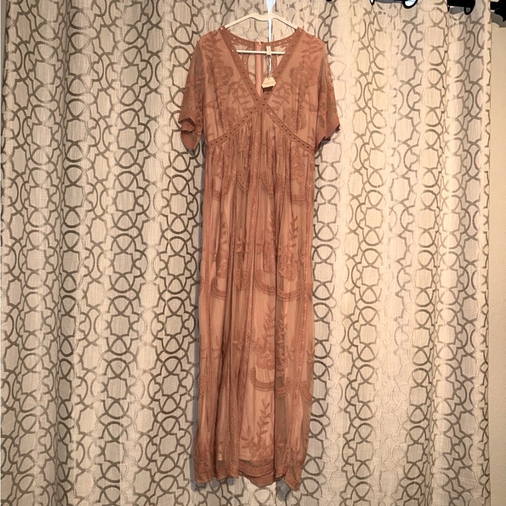 Pinkblush maternity photo shoot dress brand new with tags never worn.